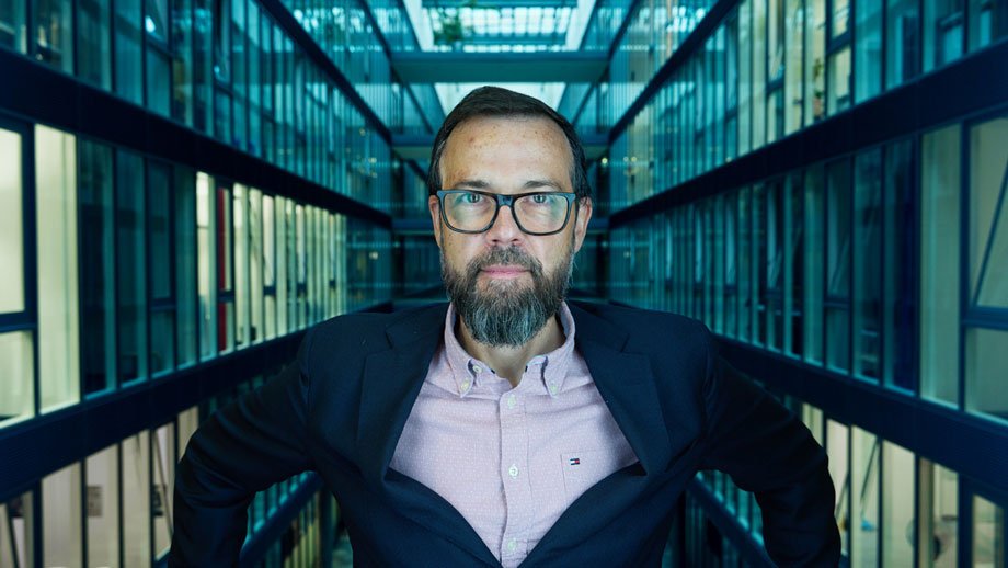 Dr Claudio J. Tessone